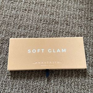 Anastasia Beverly Hills Soft Glam Palette